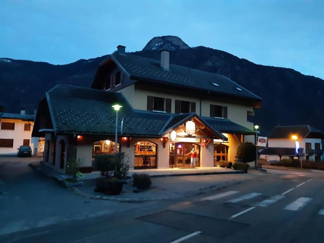 Le Grand Chatelard Hotel Bar Restaurant Sainte-Marie-de-Cuines Dış mekan fotoğraf